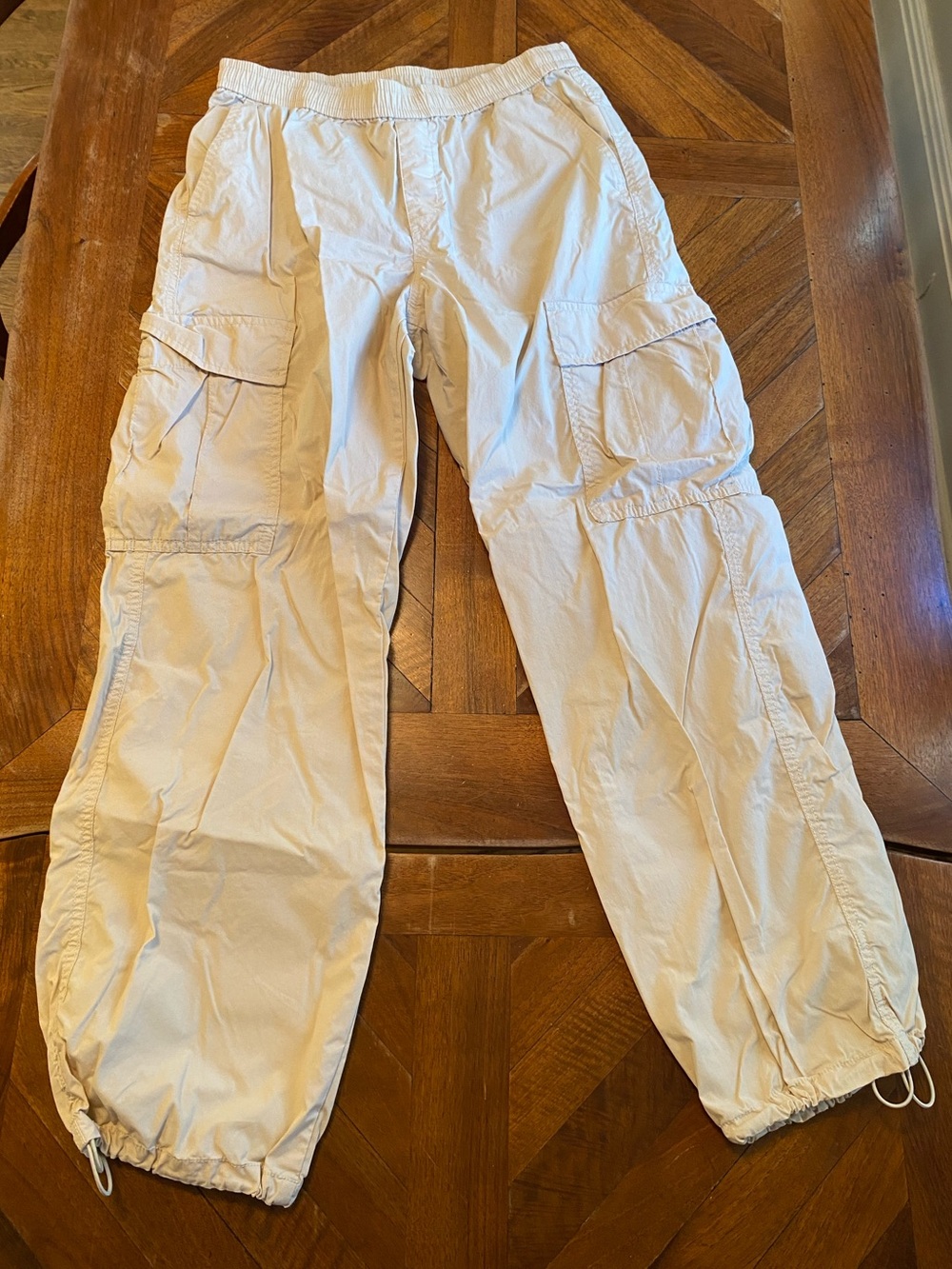 Uniqlo Beige Cargo Jogger Pants NWOT Size S Scrunch Bottom Drawstring Athletic